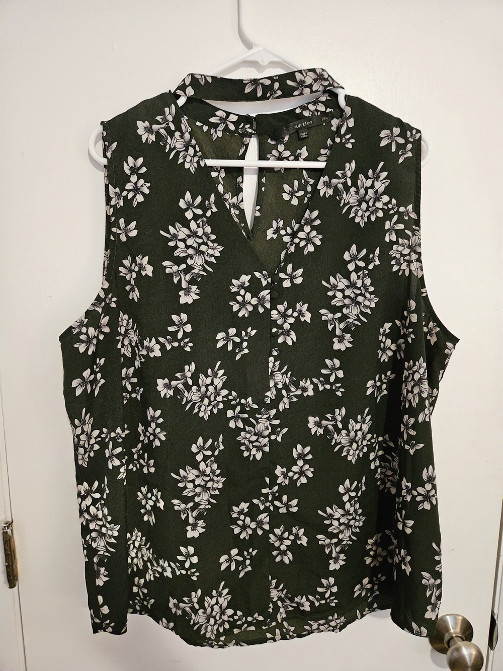 fun 2 fun Olive Green Sleeveless Floral V-Neck Blouse